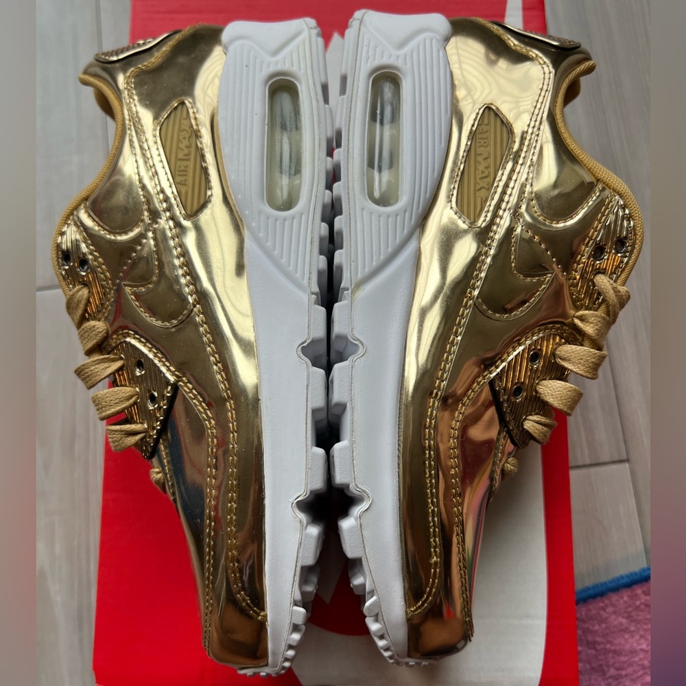 Nike Air Max 90
Metallic Gold (2020) (Women's)
Sz 7 W

CQ6639 700